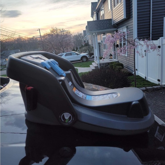 Uppababy Mesa Infant Car Seat - Picture 6 of 7